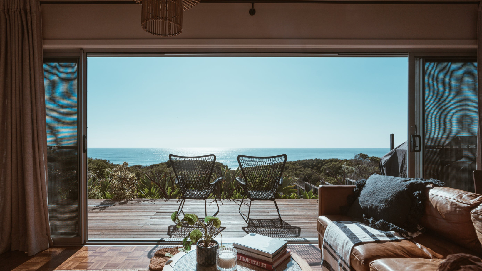 Blick aus einer Wohnung aufs Meer: Ferienhaus kaufen