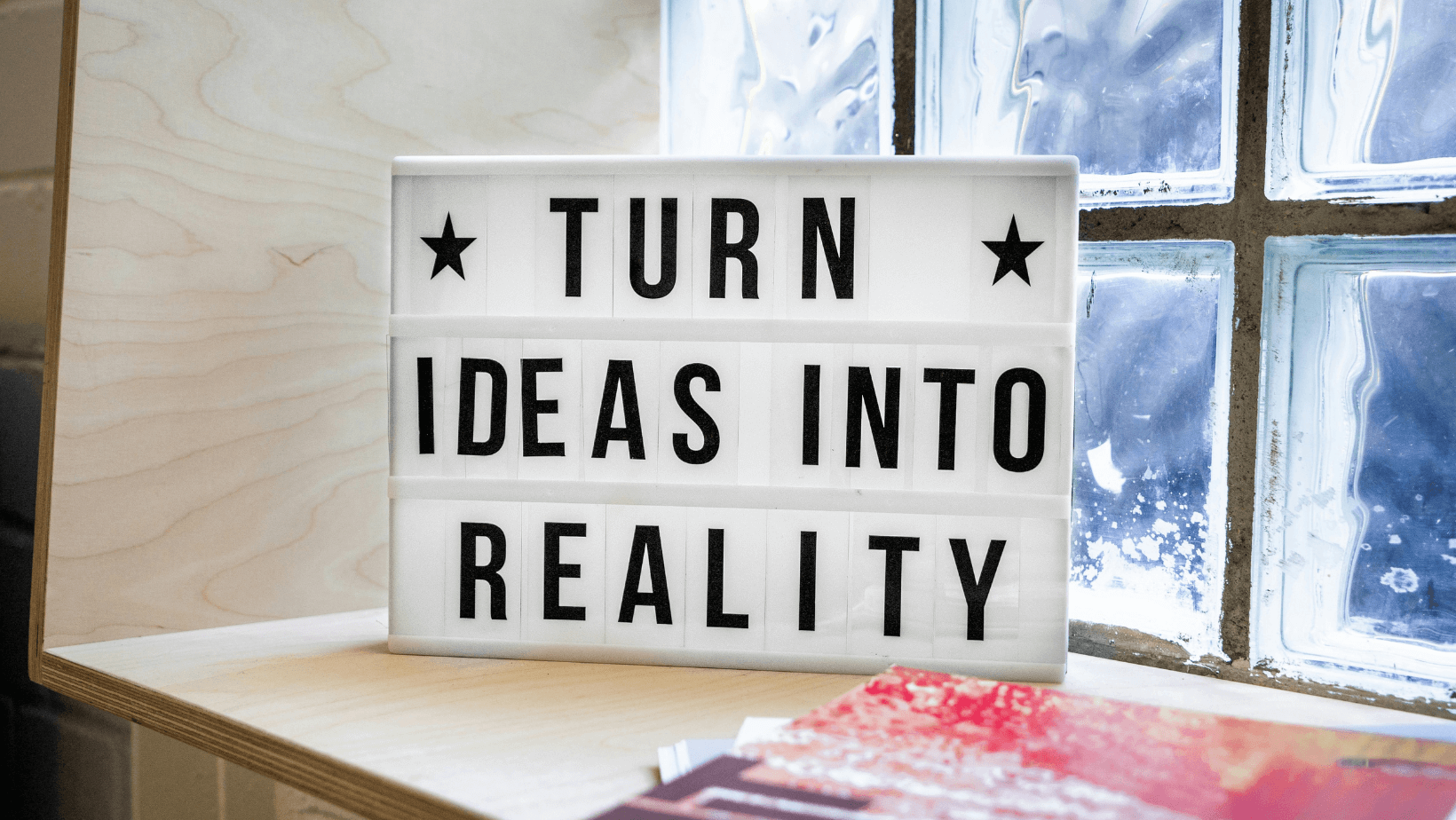 Lightbox "Turn Ideas into Reality": Gründen mit Crowdfunding